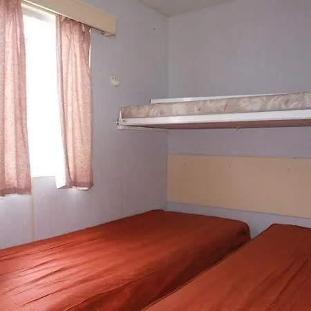 Camping Le P'Tit Bonheur Escaro Quarto foto