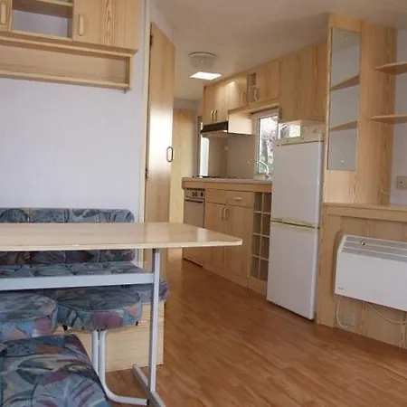 Camping Le P'Tit Bonheur Escaro Quarto foto